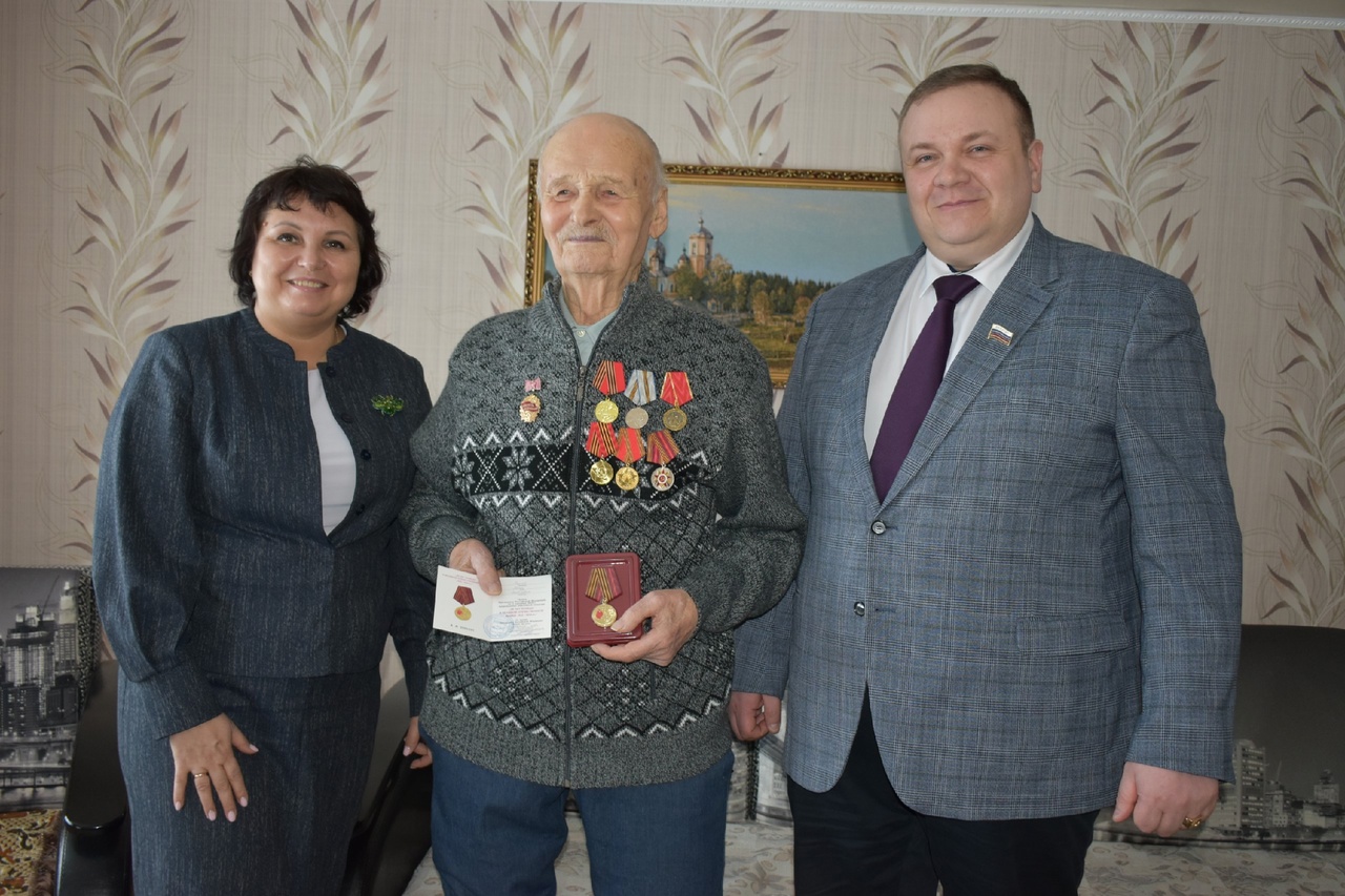 Вручение юбилейных медалей.