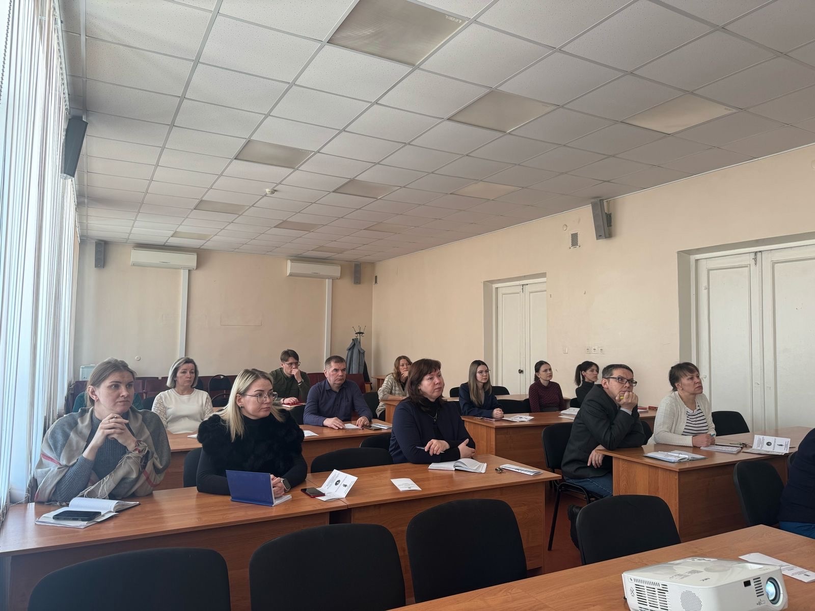 В администрации Онежского муниципального округа рассмотрены вопросы предоставления сведений о доходах в 2025 году.