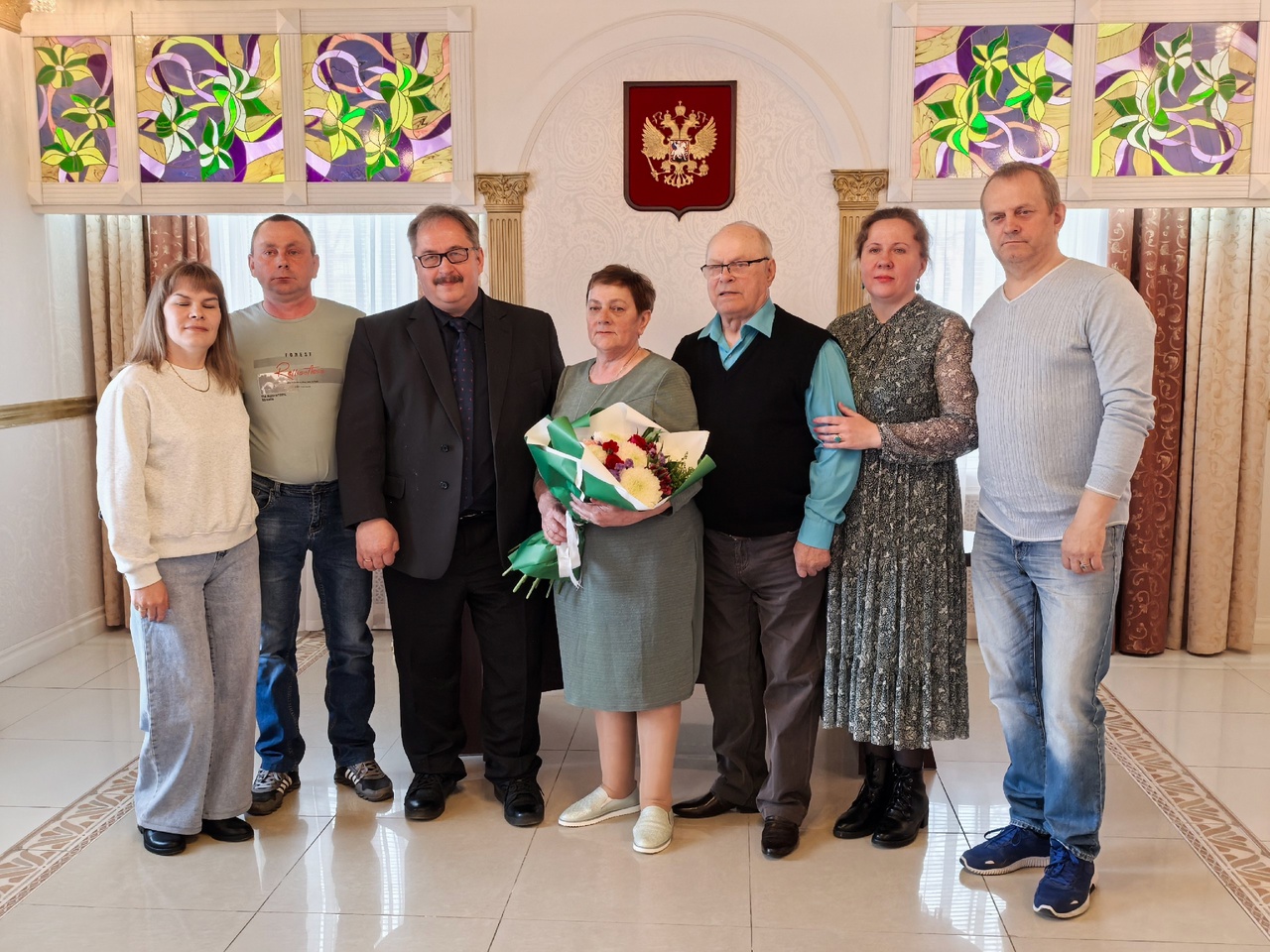 Изумрудная свадьба - 55 лет совместной жизни отмечают супруги Ивановы.