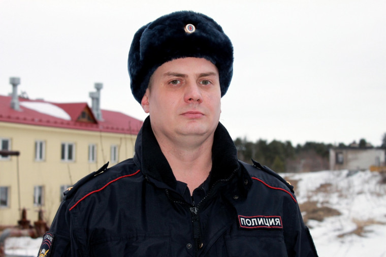 В Онежском округе Архангельской области участковый уполномоченный полиции задержал подозреваемого в совершении тяжкого преступления. В Онежском округе Архангельской области участковый уполномоченный полиции задержал подозреваемого в совершении тяжкого преступления.