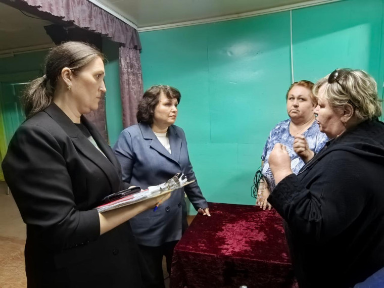 Глава Онежского округа Вера Яковлевна Пономарева продолжает свои поездки. Глава Онежского округа Вера Яковлевна Пономарева продолжает свои поездки.